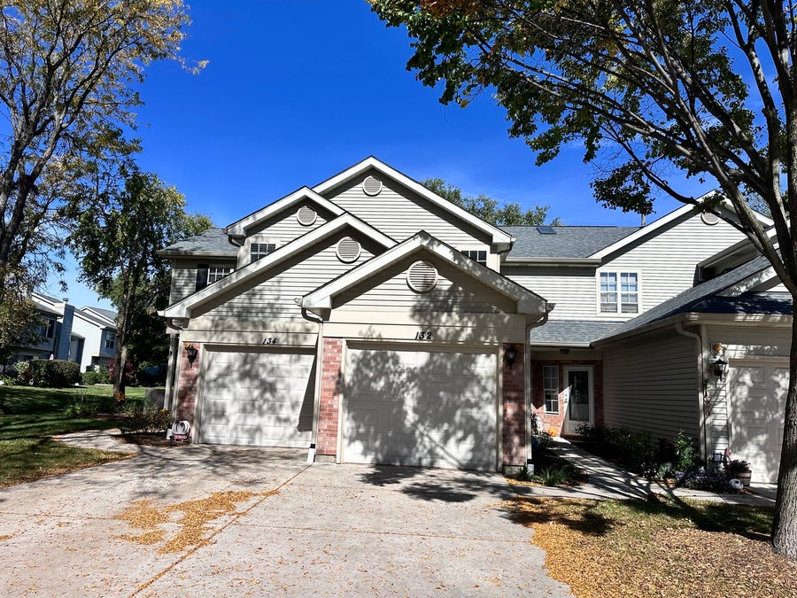 Property photo for 132 Golfview Drive, Glendale Heights, IL