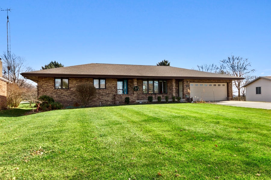 Property photo for 114 W Hislop Drive, Cissna Park, IL