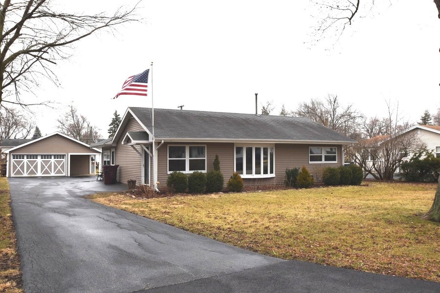 Property photo for 18161 W Valley Drive, Grayslake, IL