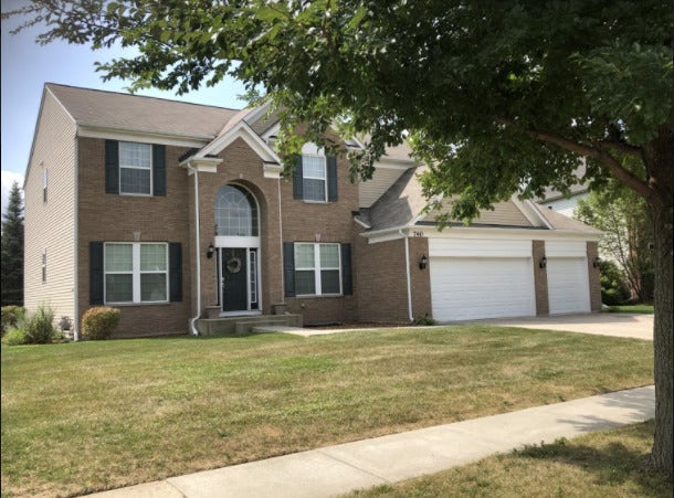 Property photo for 740 Porter Circle, Lindenhurst, IL