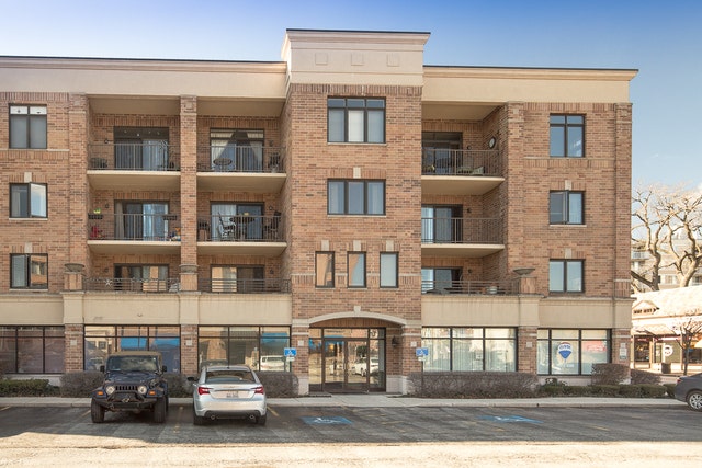 Property photo for 123 W St Charles Road, #304, Lombard, IL