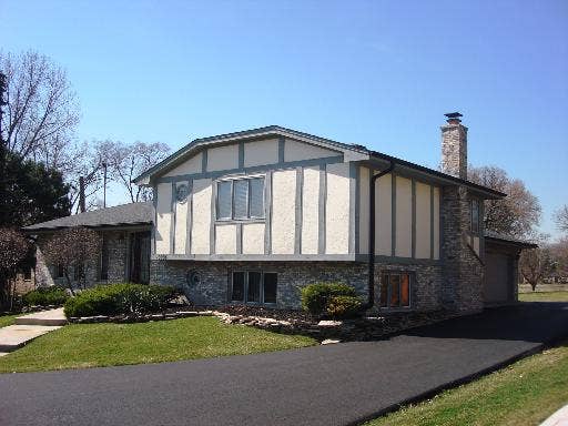 Property photo for 10006 S 81 Avenue, Palos Hills, IL