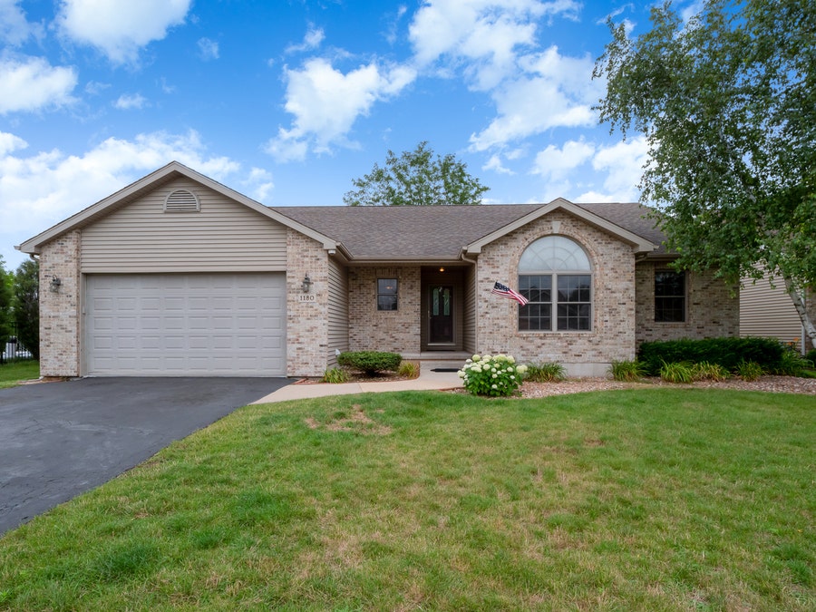 Property photo for 1180 Oxford Circle, Sycamore, IL