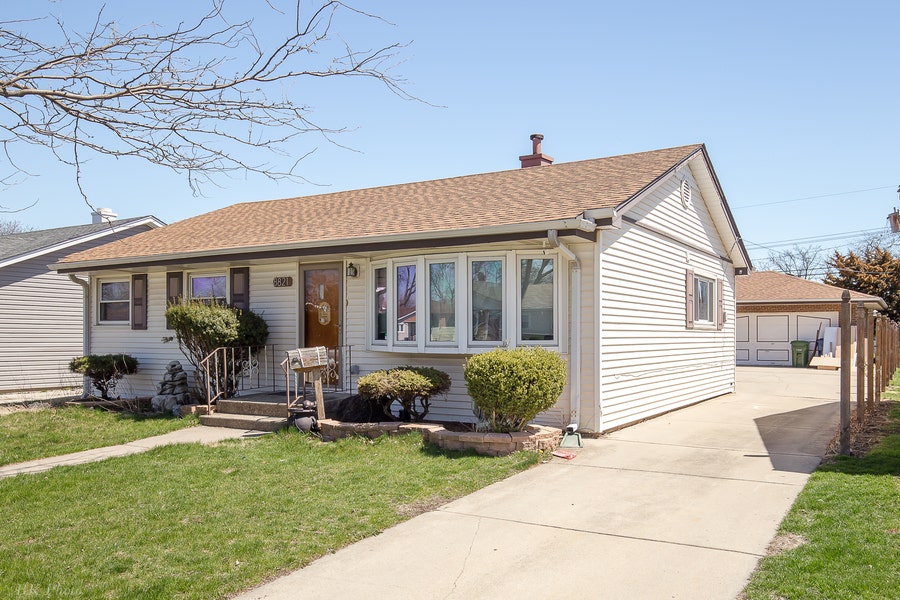 Property photo for 8821 S 51 Avenue, Oak Lawn, IL