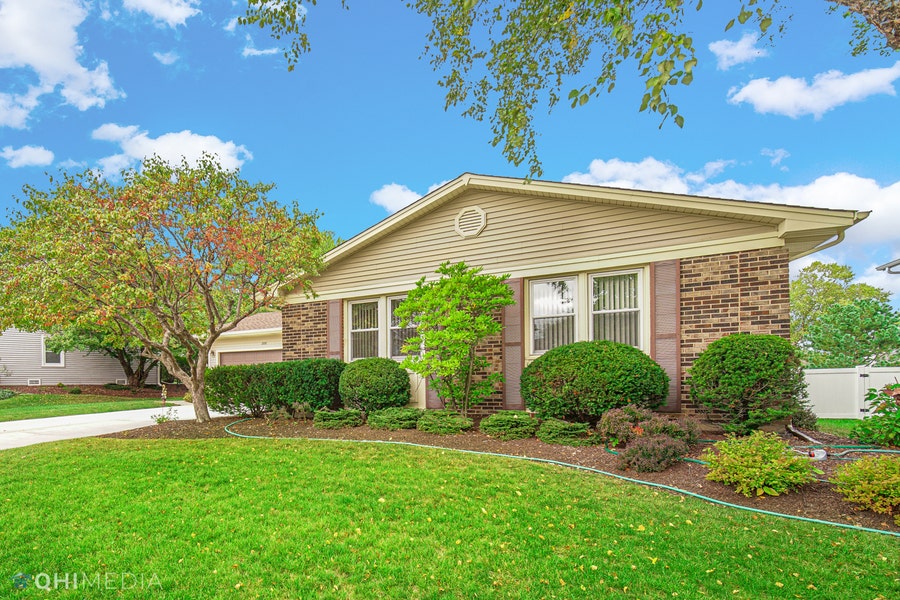 Property photo for 2030 W Alder Drive, Hoffman Estates, IL
