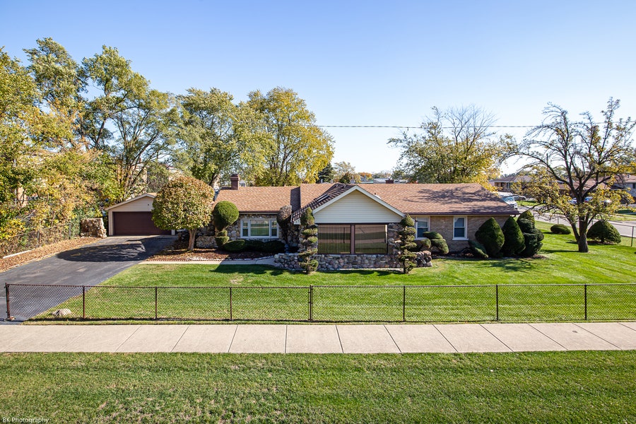 Property photo for 8329 S 81 Avenue, Justice, IL