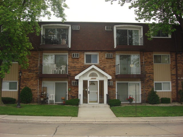 Property photo for 10540 S Ridgeland Avenue, #12, Chicago Ridge, IL