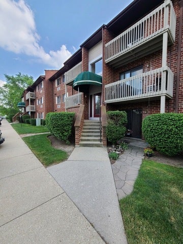 Property photo for 860 N Lakeside Drive, #3C, Vernon Hills, IL