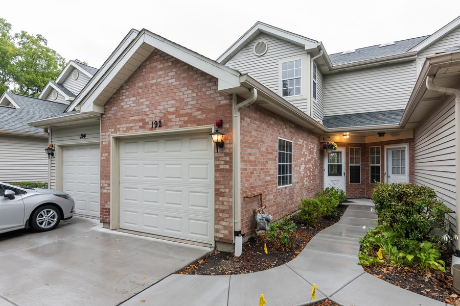 Property photo for 192 Golfview Drive, Glendale Heights, IL