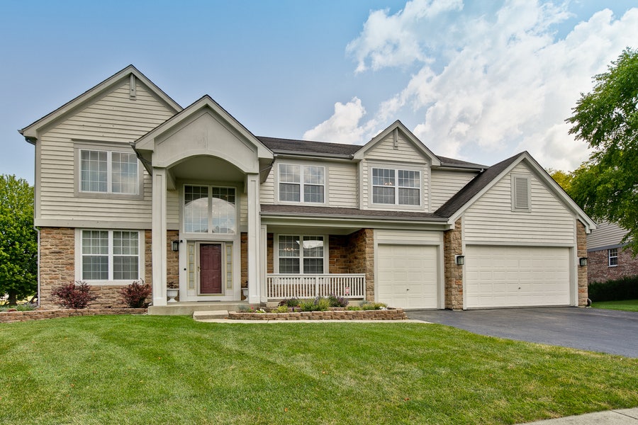 Property photo for 305 Camargo Court, Vernon Hills, IL