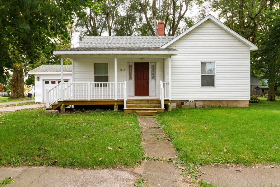 Property photo for 617 W River Street, Momence, IL