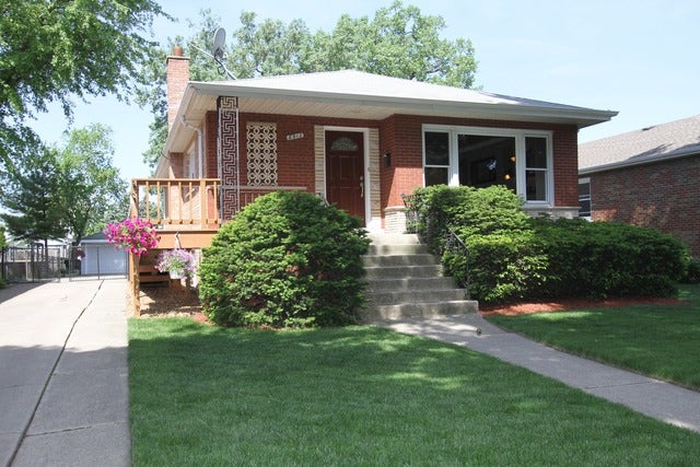 Property photo for 8912 S 55th Court, Oak Lawn, IL