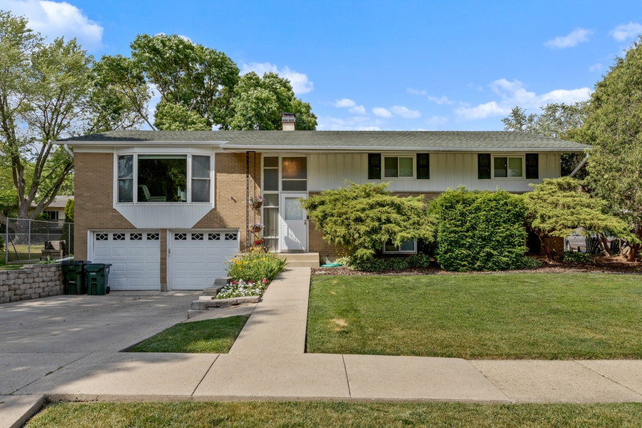 Property photo for 1050 E Anderson Drive, Palatine, IL