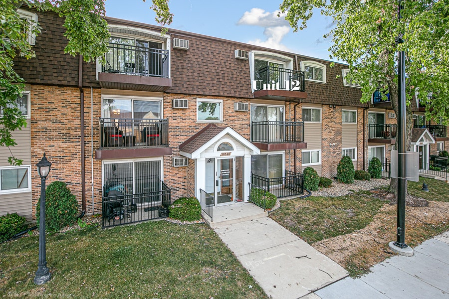 Property photo for 10540 Ridgeland Avenue, #12, Chicago Ridge, IL