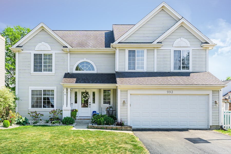 Property photo for 993 Tylerton Circle, Grayslake, IL
