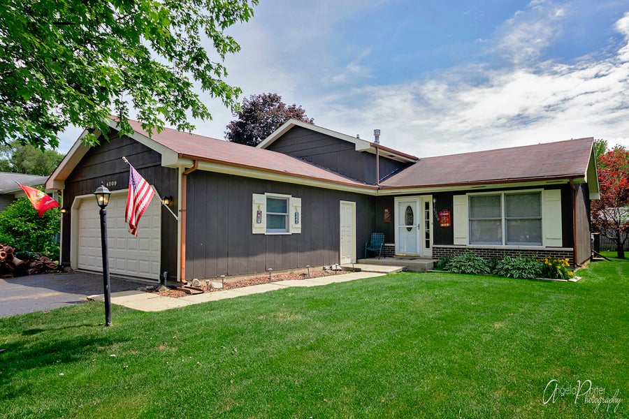 Property photo for 4309 Clearview Drive, McHenry, IL