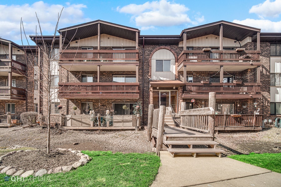 Property photo for 14001 James Drive, #703, Crestwood, IL
