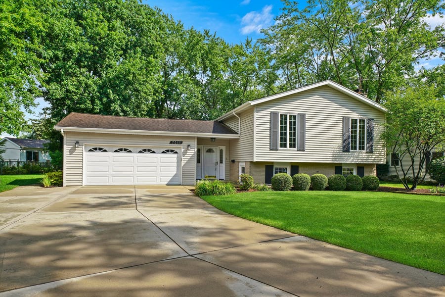 Property photo for 7311 Seminole Court, Darien, IL