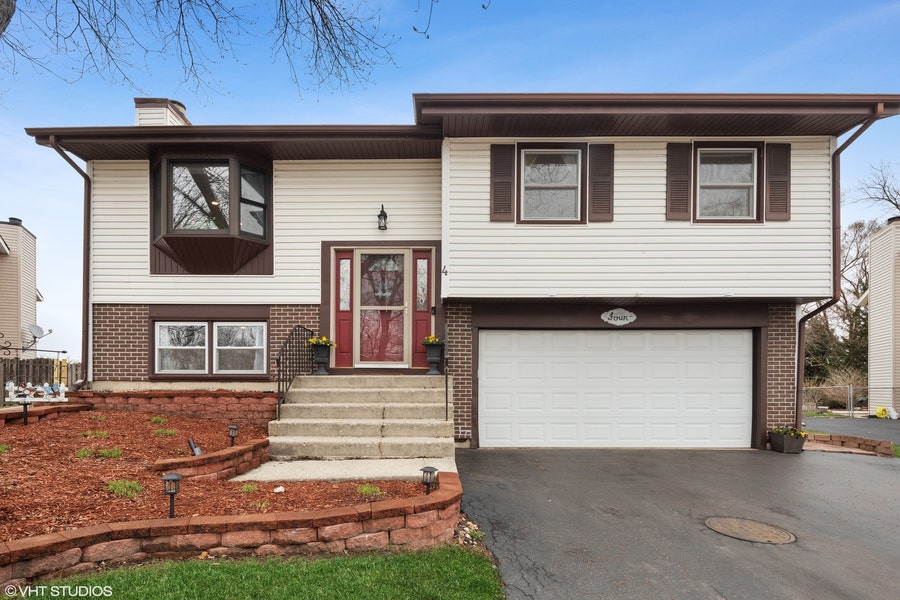 Property photo for 4 Fernwood Court, Romeoville, IL