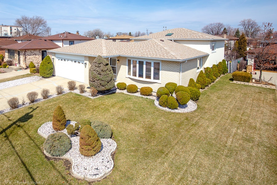 Property photo for 7116 W 86 Street, Burbank, IL