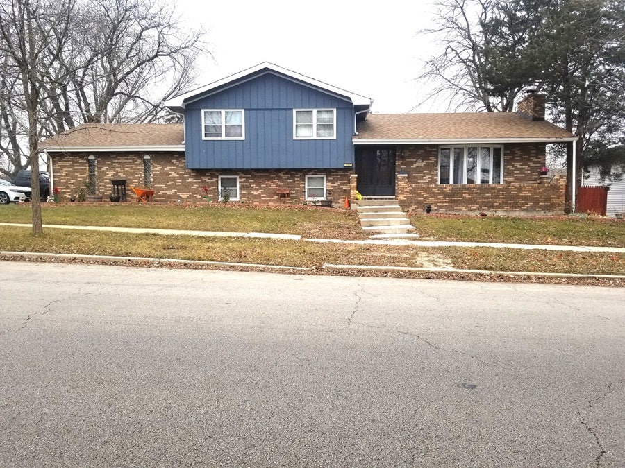 Property photo for 1409 Edgerton Drive, Joliet, IL