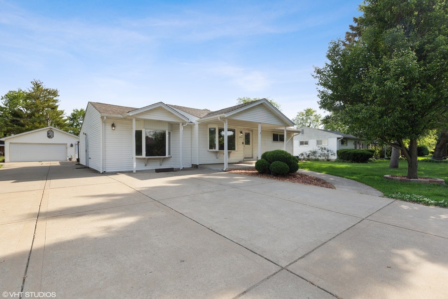 Property photo for 4930 138th Court, Crestwood, IL