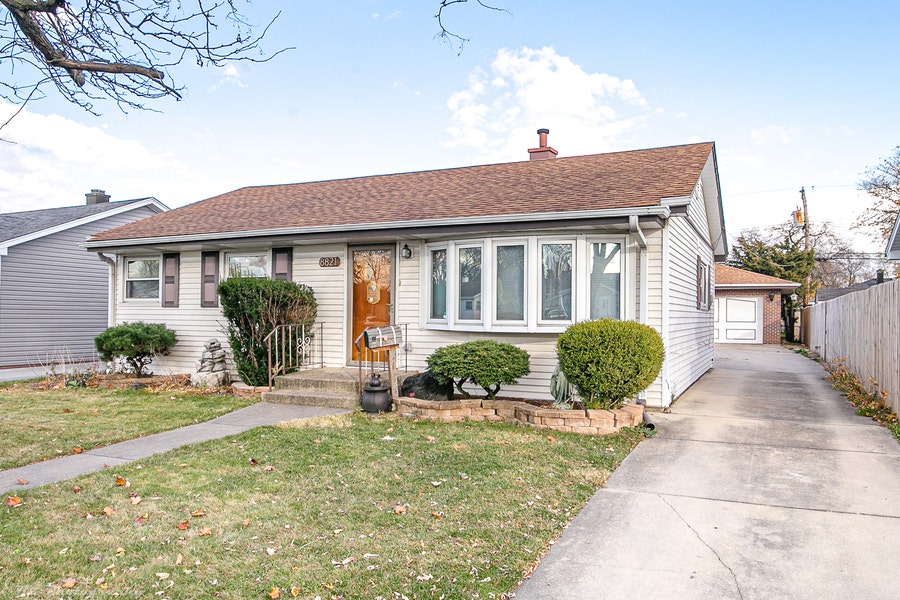 Property photo for 8821 S 51st Avenue, Oak Lawn, IL