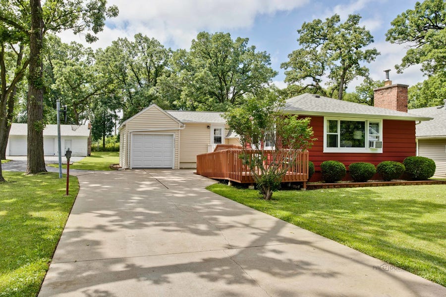 Property photo for 25213 W Hickory Street, Antioch, IL