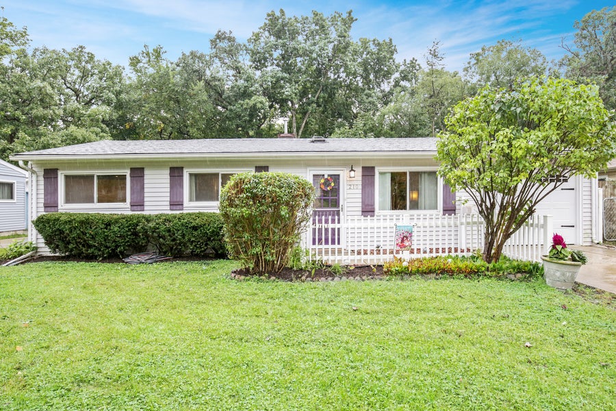 Property photo for 210 TIMBER Trail, Streamwood, IL