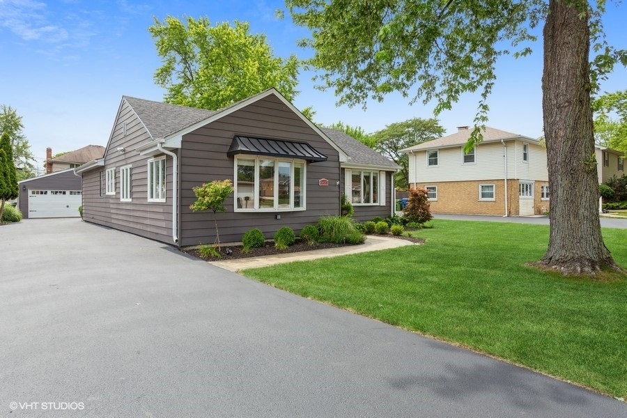 Property photo for 6633 W 87th Place, Oak Lawn, IL