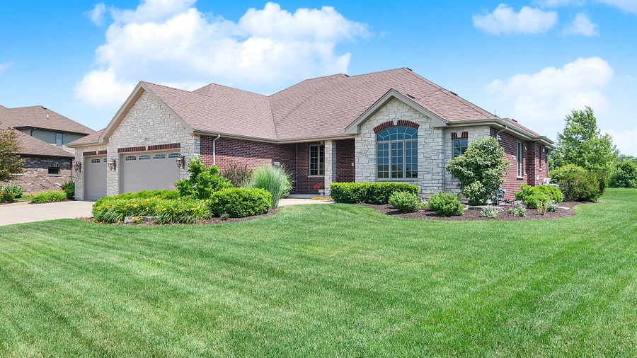 Property photo for 1740 Beazley Drive, New Lenox, IL