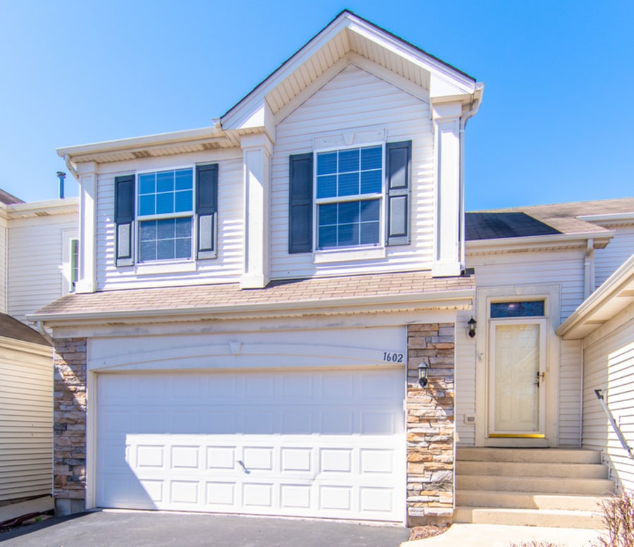 Property photo for 1602 S Fieldstone Drive, #1602, Shorewood, IL