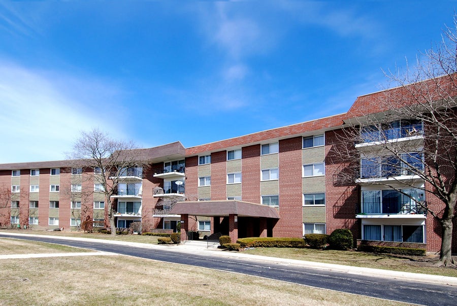 Property photo for 1025 S Fernandez Avenue, #4B, Arlington Heights, IL