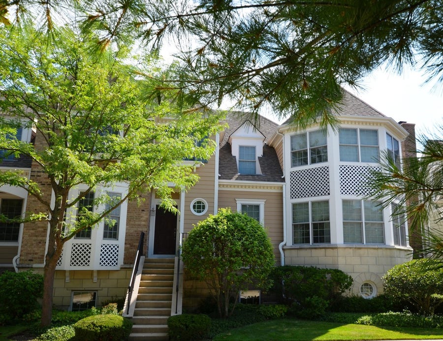 Property photo for 1914 Lynn Circle, Libertyville, IL