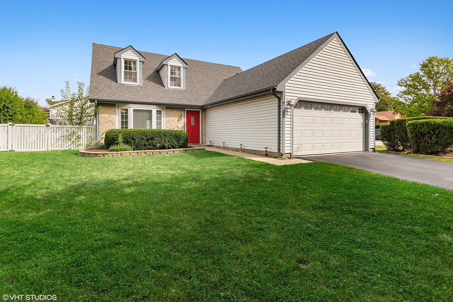 Property photo for 10 Abbeywood Drive, Romeoville, IL