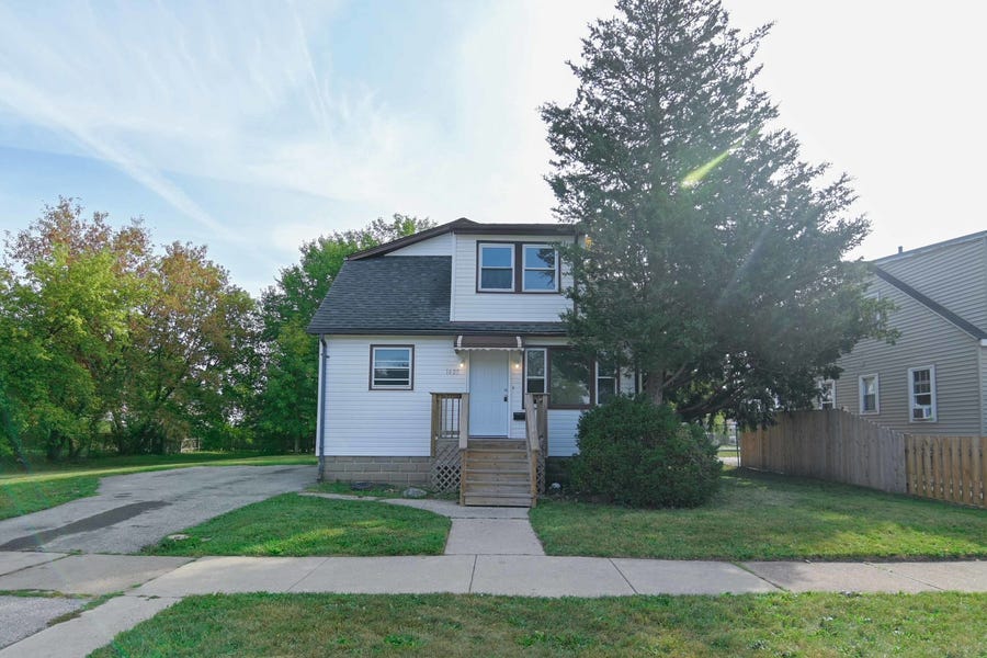 Property photo for 1625 Glenn Drive, North Chicago, IL