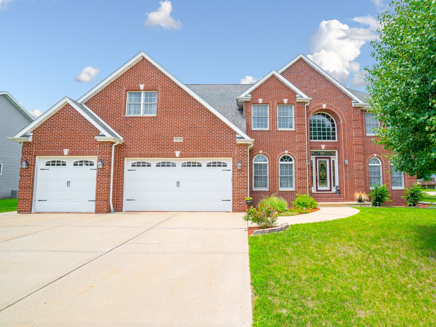 Property photo for 1010 Crystal Lane, Diamond, IL