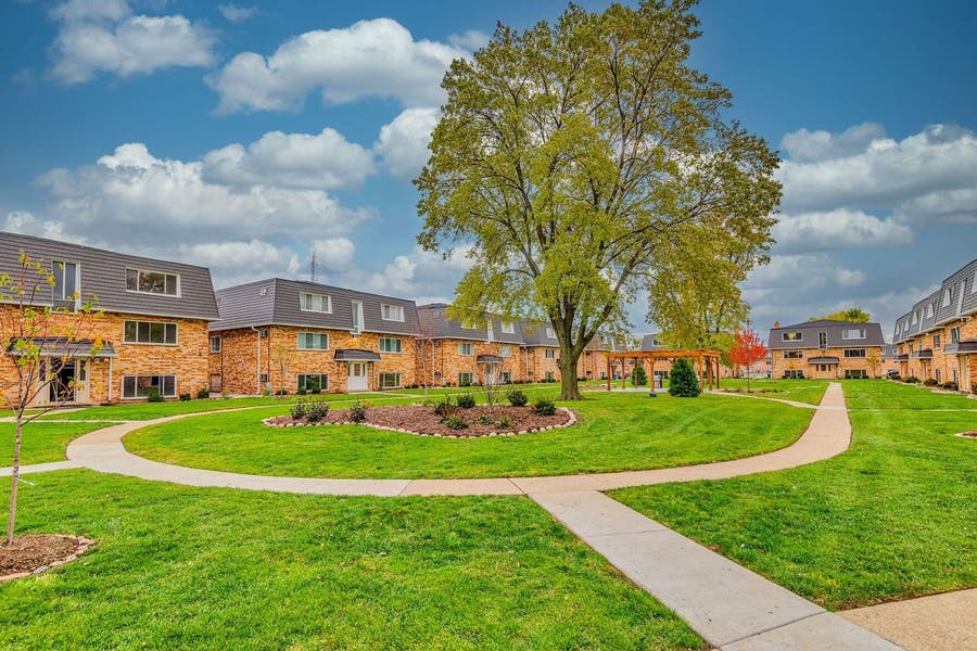 Property photo for 9946 Holly Lane, #1E, Des Plaines, IL