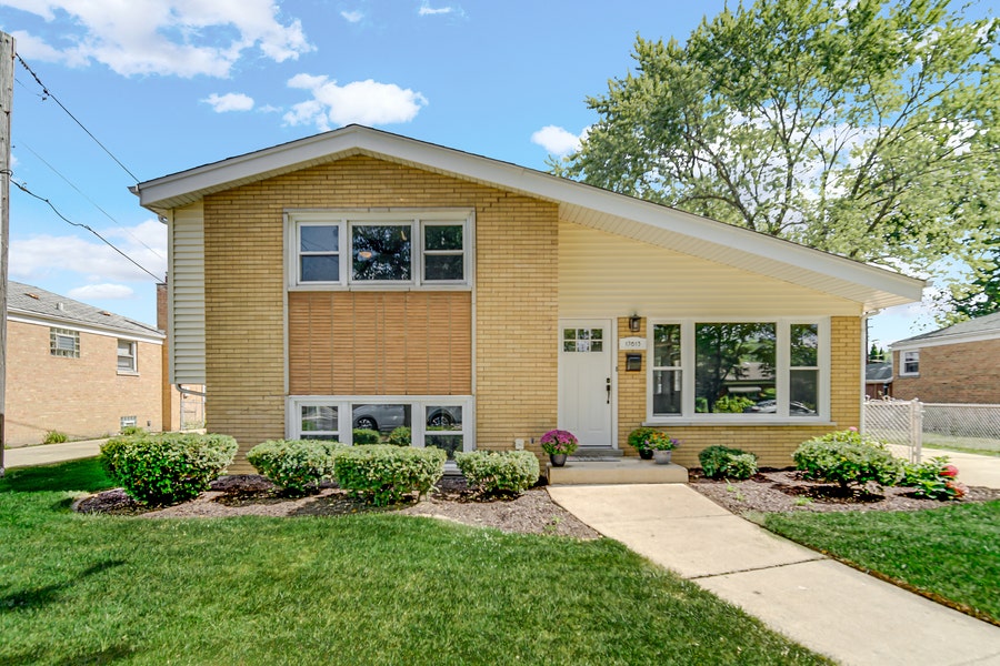 Property photo for 17613 68th Court, Tinley Park, IL