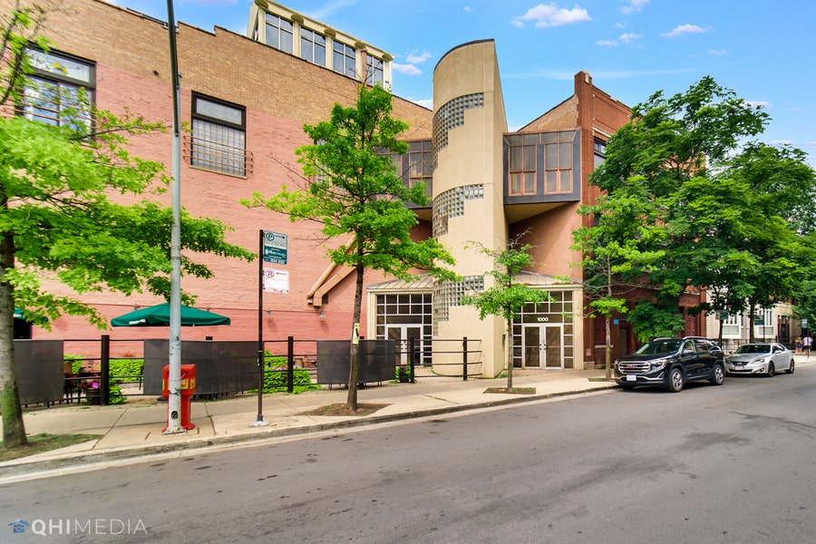 Property photo for 1000 W Diversey Parkway, #3B, Chicago, IL