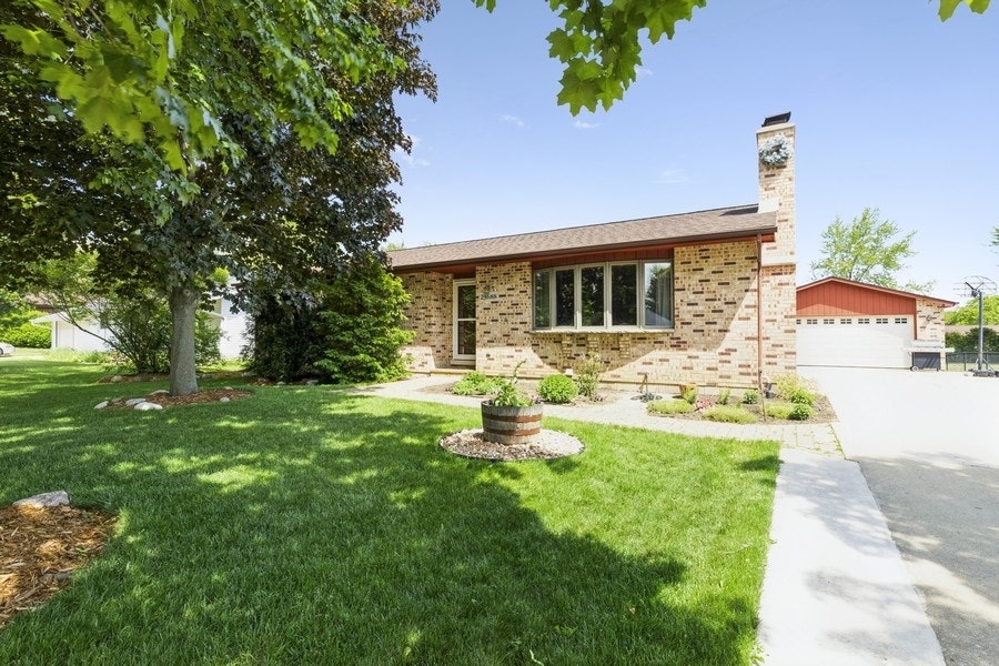 Property photo for 23688 Lake Vista Avenue, Antioch, IL