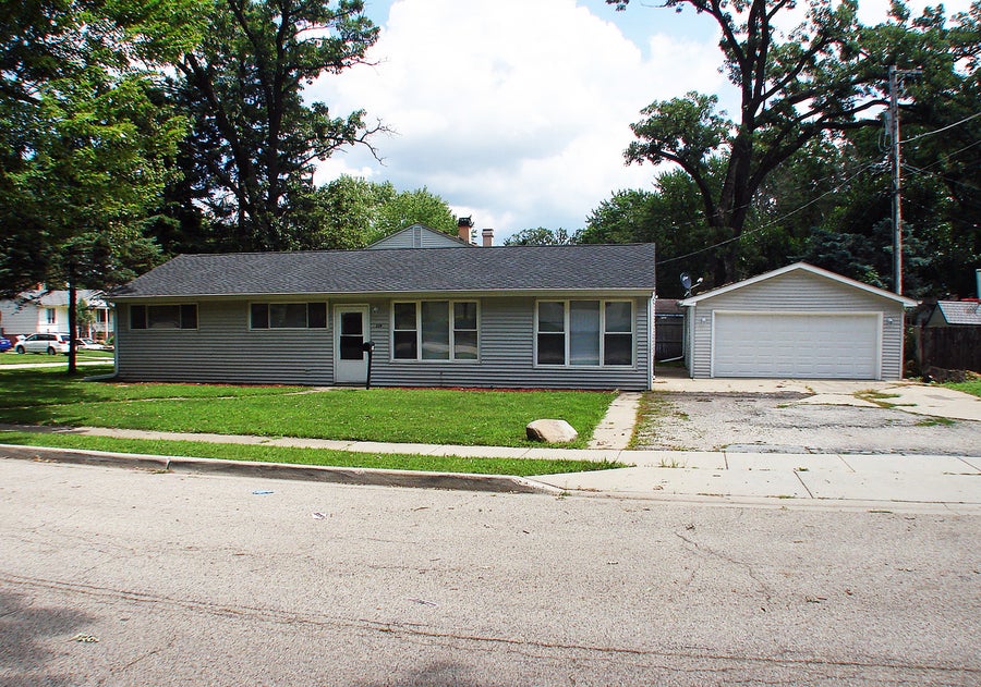 Property photo for 339 CROSS MEADOW Drive, Mundelein, IL