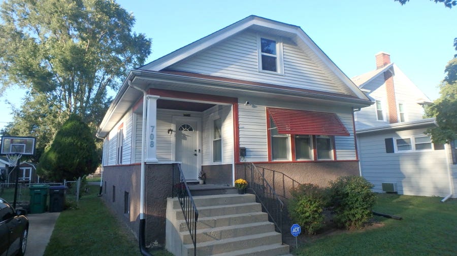 Property photo for 708 Massena Avenue, Waukegan, IL