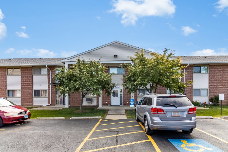 Property photo for 673 E Fullerton Avenue, #101, Glendale Heights, IL