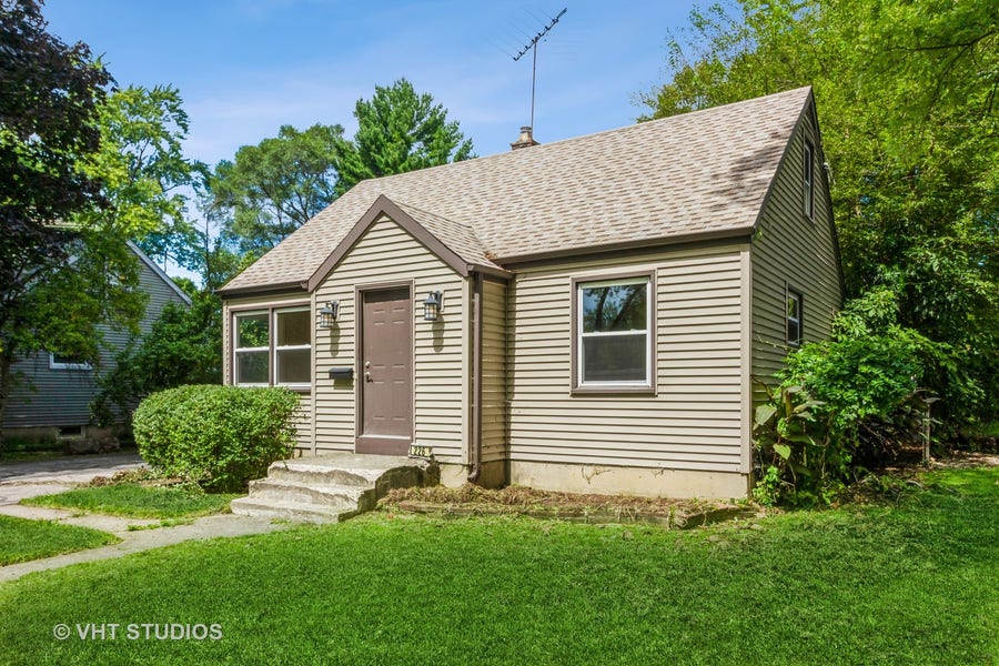 Property photo for 226 Weaver Drive, Cary, IL