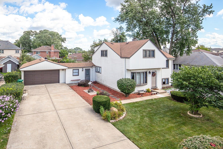Property photo for 7727 Oak Park Avenue, Burbank, IL