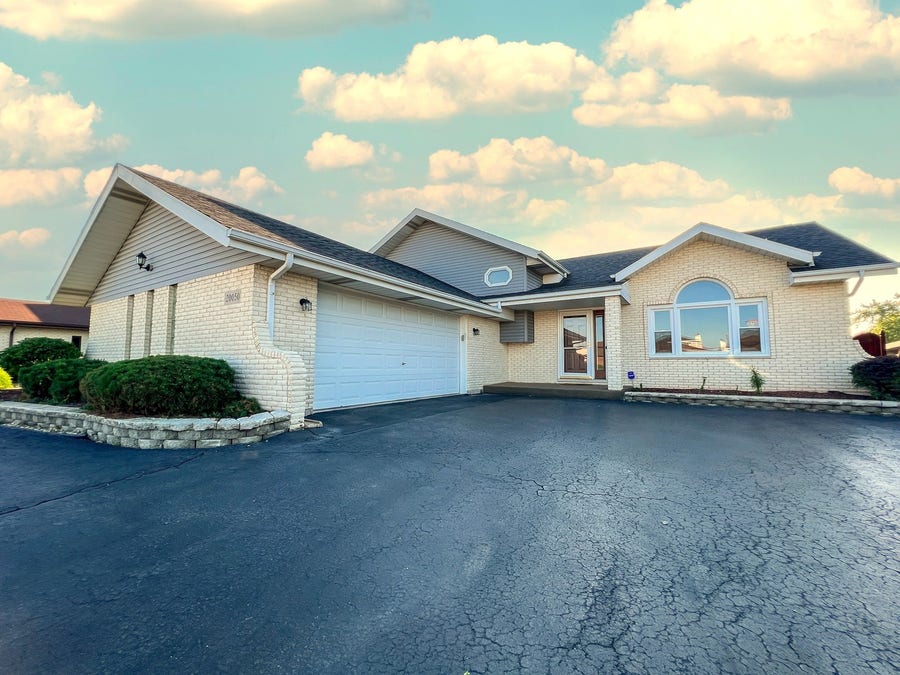 Property photo for 20050 Lake Lynwood Drive, Lynwood, IL