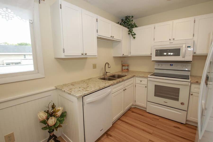 Property photo for 305 Shawnee Trail, Shakopee, MN