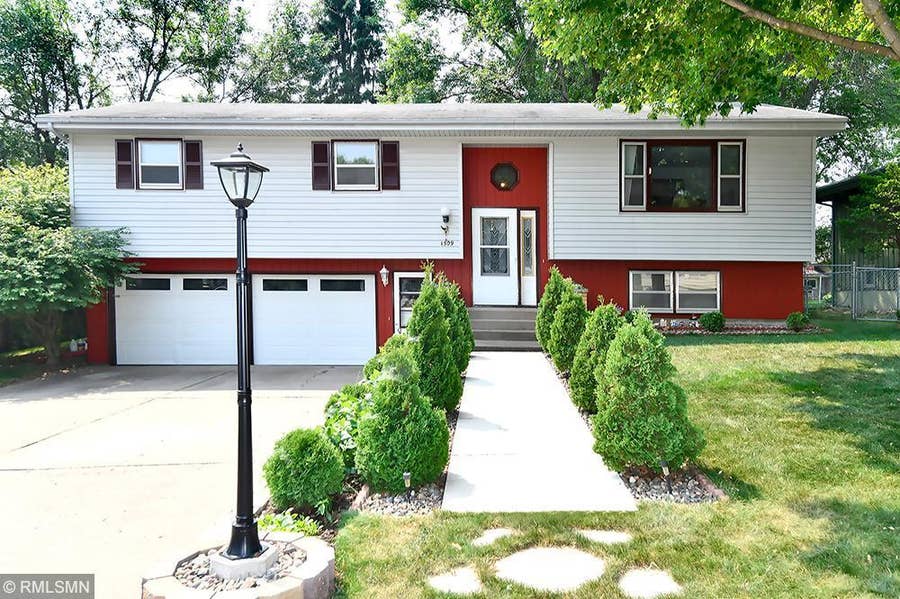 Property photo for 1309 Wellington Crescent, Faribault, MN