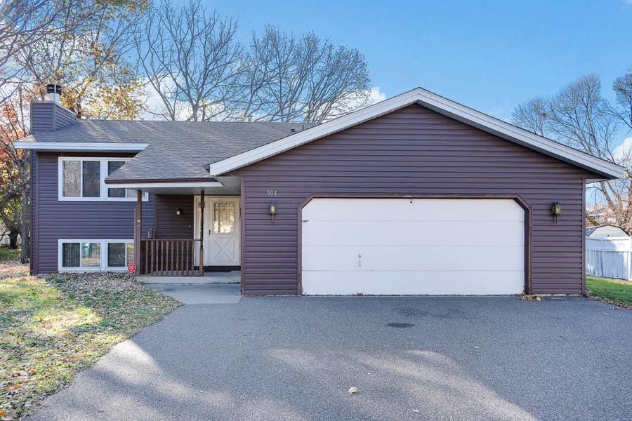 Property photo for 904 95th Avenue NE, Blaine, MN